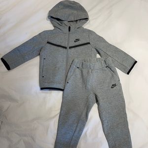Nike Toddler Tech Fleece Set